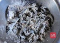 小鱼虾贴饼的做法图解3
