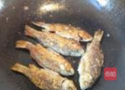木耳烧鲫鱼的做法图解5