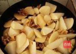 炸肉皮炖萝卜汤的做法图解6