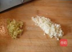 豇豆香菇焖鸡仔的做法图解2