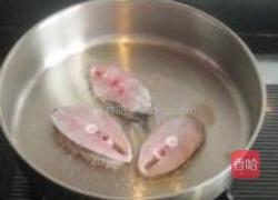 椒盐香煎海鲈鱼的做法图解4
