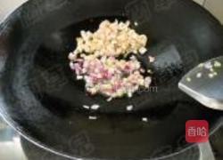 酸菜酱鱼丁面的做法图解6