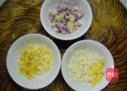 酸菜酱鱼丁面的做法图解3
