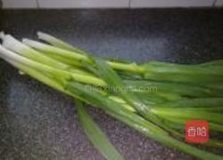 大蒜炒腊肉的做法图解1