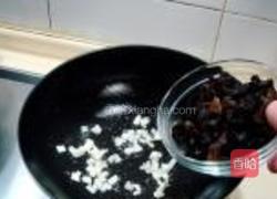 木耳鸡蛋炒油菜的做法图解2
