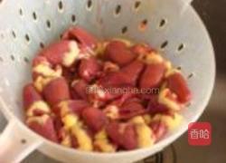 香椿芽炒鸡心的做法图解2