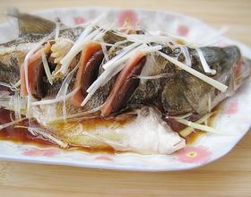 蒸鲈鱼
