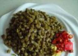 酸豇豆炒肉丁的做法图解2