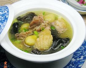 黑木耳白果炖鸡汤