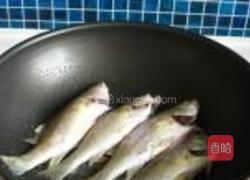 清炖小鲈鱼的做法图解3