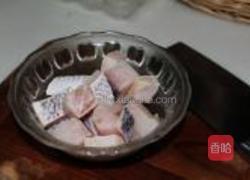 蒜烧深海鲈鱼的做法图解2
