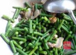 炒豇豆五花肉的做法图解9