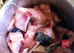 酸菜黑鱼的做法图解1