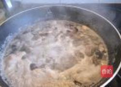 蒜头豆豉焖鸡珍的做法图解1