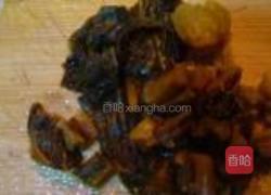 糟菜炒蚕豆的做法图解2