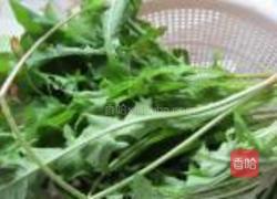 蒲公英鸡蛋炒年糕的做法图解1