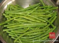 榄菜芝麻炒豆角的做法图解2