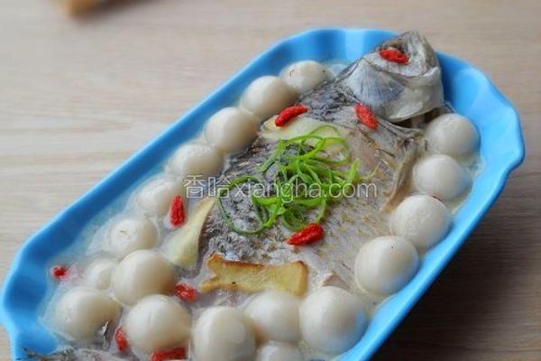 鲫鱼炖汤圆