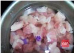 五花肉炖山药的做法图解1