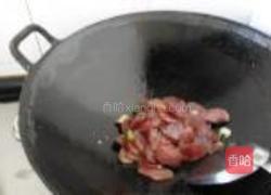 香肠炒大蒜的做法图解5