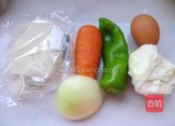 红油鸡蛋炒米粉的做法图解1