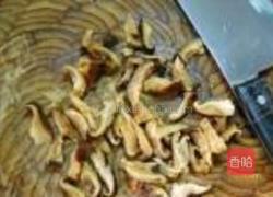 香菇蒸鸡腿的做法图解5