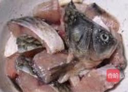大蒜炆鱼的做法图解2