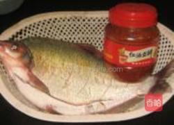 红油豆瓣酱烧鳊鱼的做法图解1