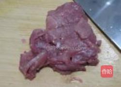 大蒜姬菇炒肉片的做法图解1