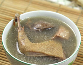 土茯苓绿豆老鸽汤