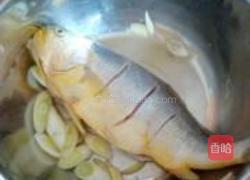 蒜香烧烤黄花鱼的做法图解3
