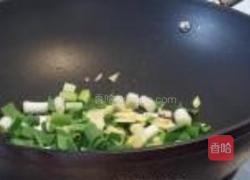 青蒜香菇炒银杏的做法图解3
