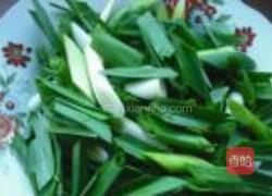 青蒜炒腊肠的做法图解3