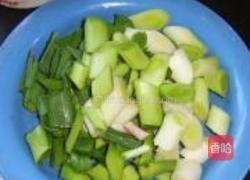 大蒜叶炒猪肝的做法图解3
