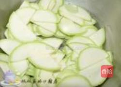 西葫芦鸡脯丁的做法图解2