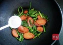 蒜薹红肠的做法图解10