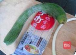 丝瓜热汤面的做法图解1