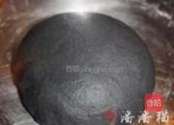 金枪鱼玉米竹炭餐包的做法图解5