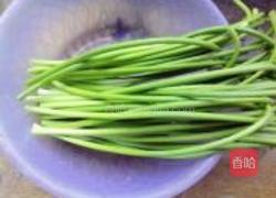 蒜心炒肉丝的做法图解1