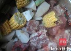 玉米排骨汤的做法图解3