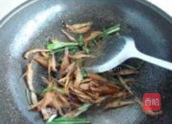 酥香小海鱼的做法图解5