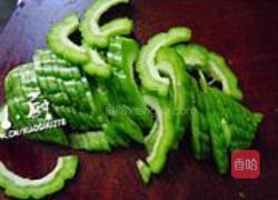 苦瓜炒虾米的做法图解2