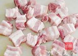 板栗大蒜烧肉的做法图解2