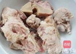 胡萝卜土豆骨头汤的做法图解2
