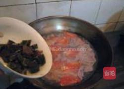 番茄瘦肉皮蛋汤的做法图解6