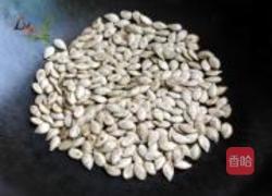 自炒南瓜瓜籽的做法图解4