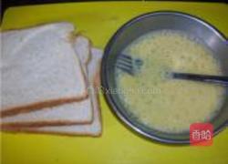 鸡蛋煎面包的做法图解2