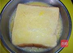鸡蛋煎面包的做法图解3