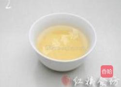 蛋黄小米粥的做法图解2