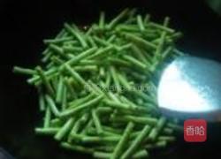 豇豆角炒肉末的做法图解2